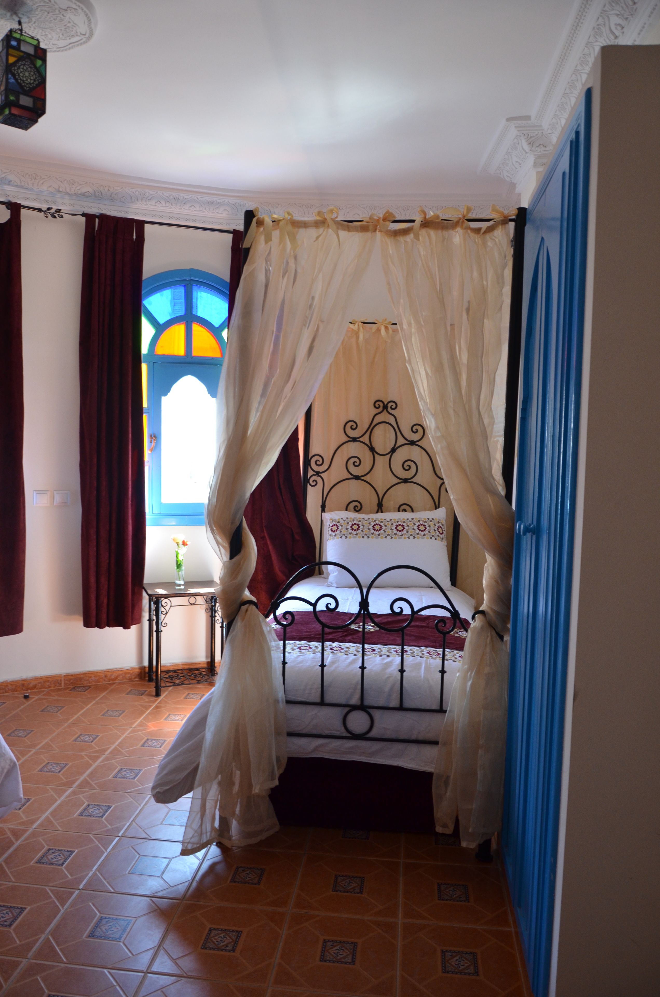 desk, soundproofing, rollaway beds, free wifi