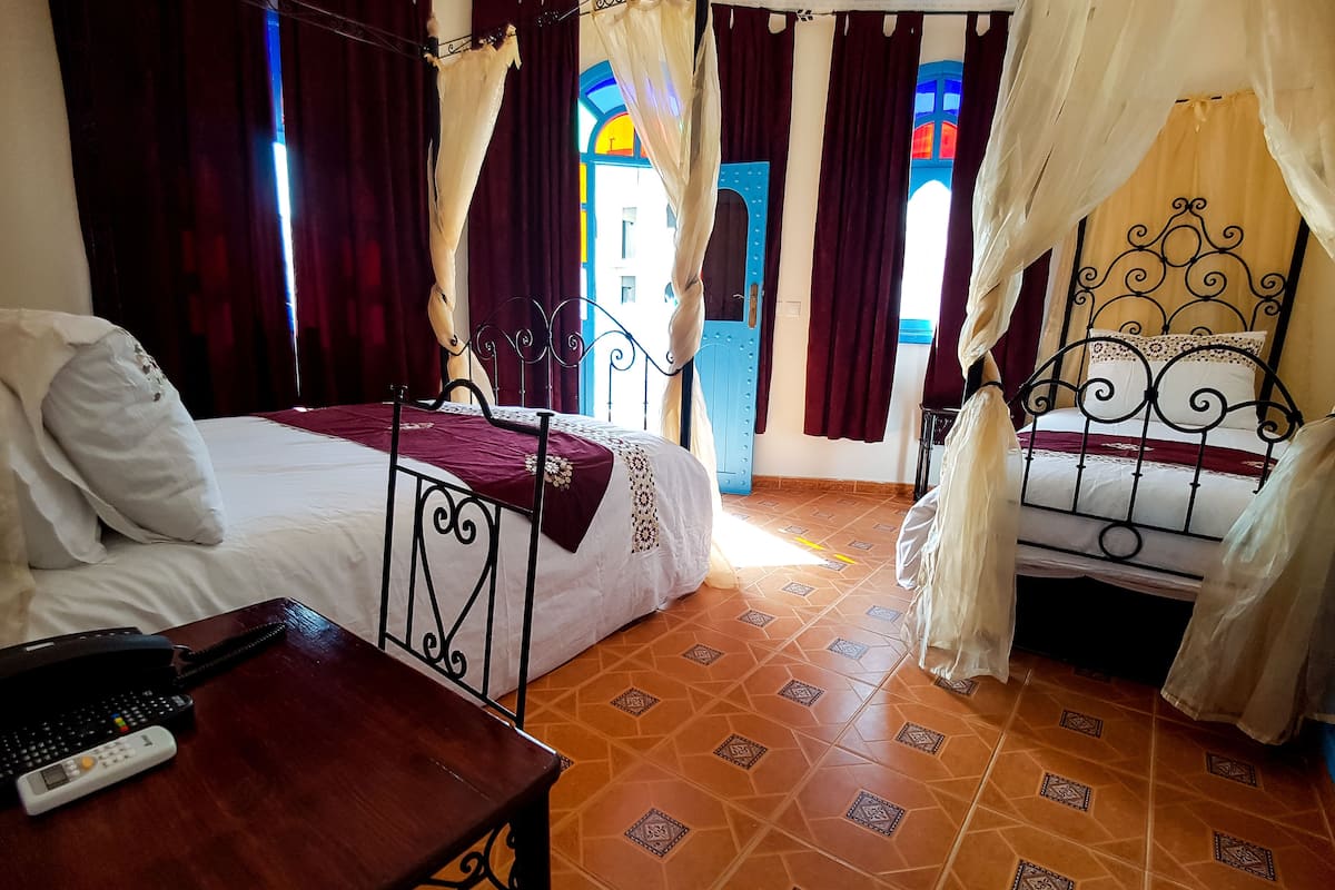 desk, soundproofing, rollaway beds, free wifi