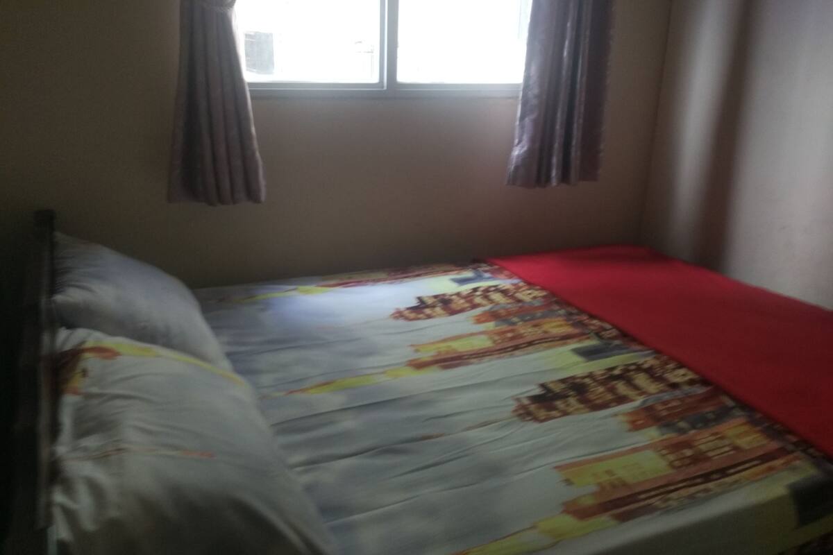Comfort Studio, 1 Bedroom, Non Smoking, Mountain View | In-room dining