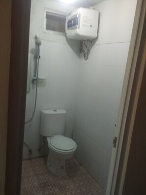 Comfort Studio, 1 Bedroom, Non Smoking, Mountain View | Bathroom