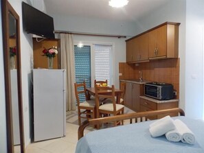 In-room safe, soundproofing, iron/ironing board, free WiFi