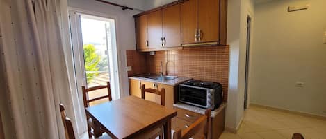 冷蔵庫、電子レンジ、オーブン