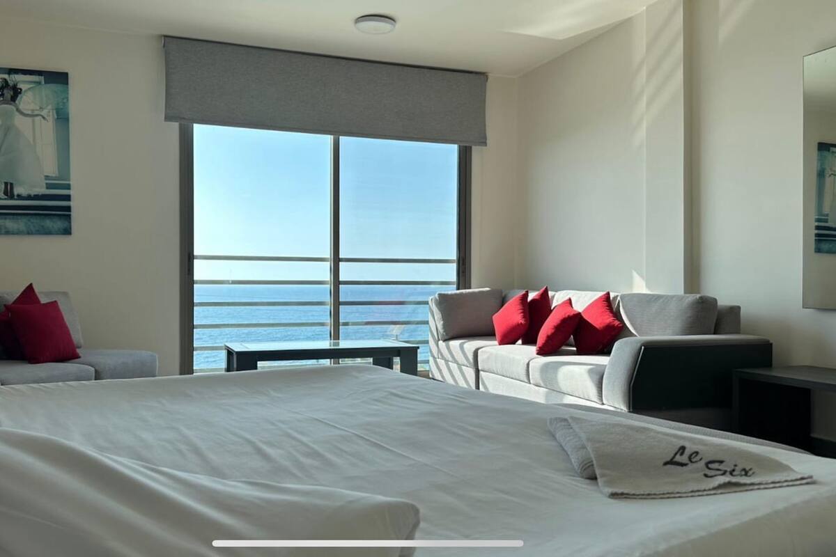 Luxury Suite, 1 Double Bed, Balcony, Sea View | 1 bedroom, minibar, in-room safe, desk