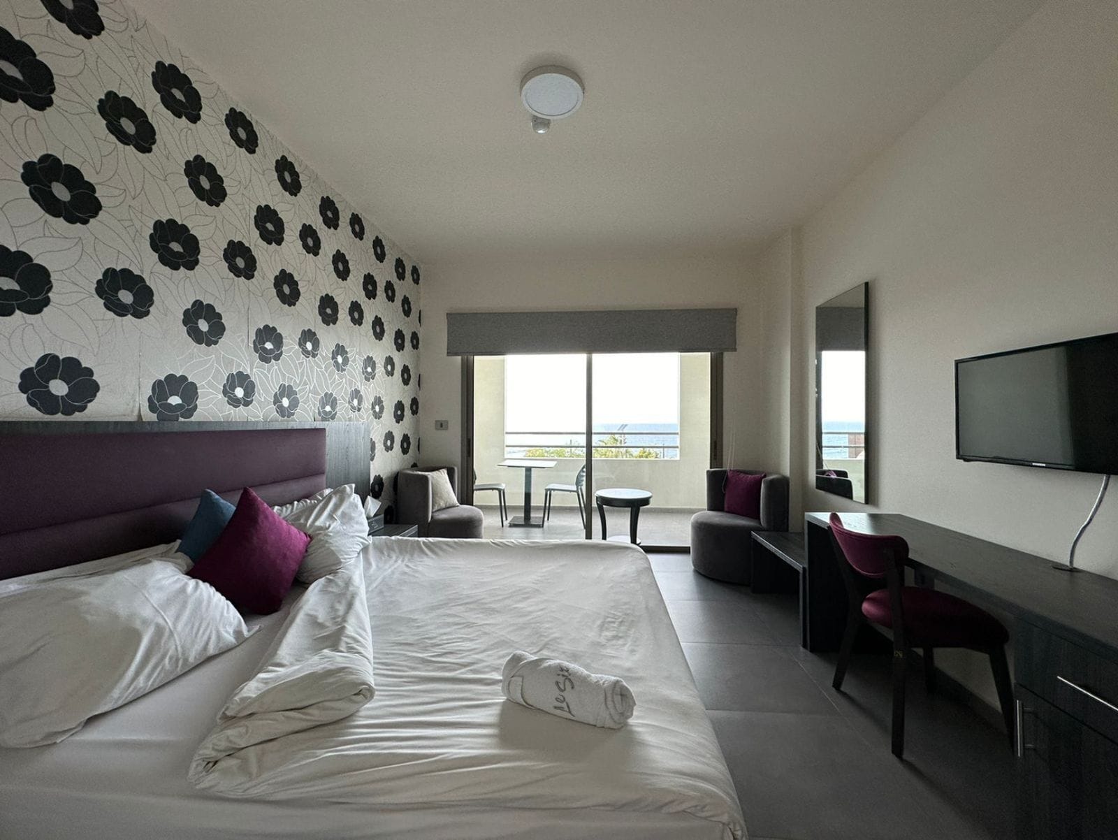 Standard Room, 1 Bedroom, Balcony, Beach View | Minibar, in-room safe, desk, rollaway beds