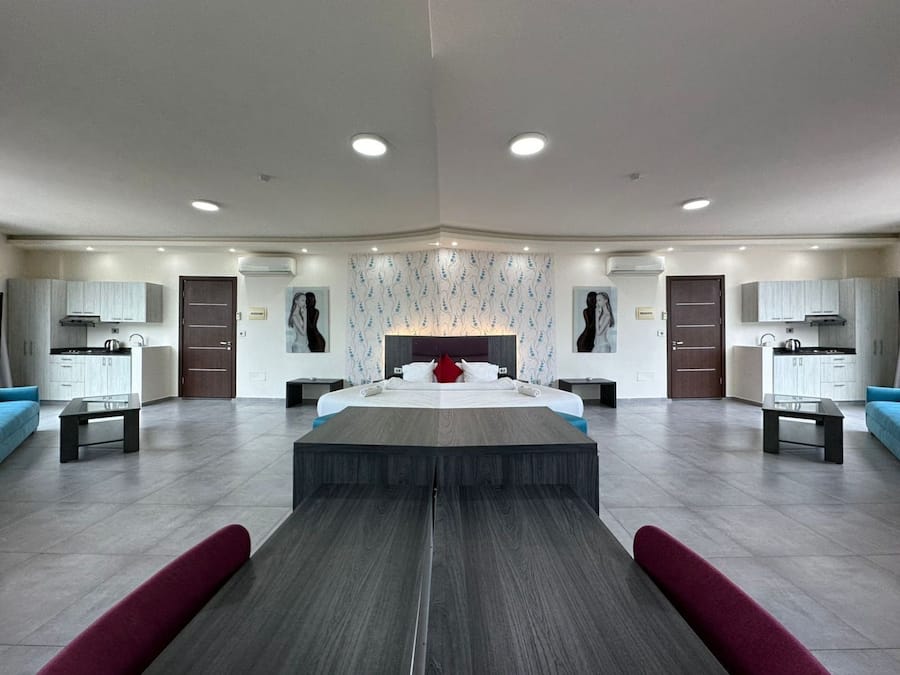 Executive-Suite, 1 Schlafzimmer, Kochnische, Bergblick | Minibar, Zimmersafe, Schreibtisch, Zustellbetten