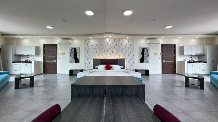 Le Six Resort Hotel