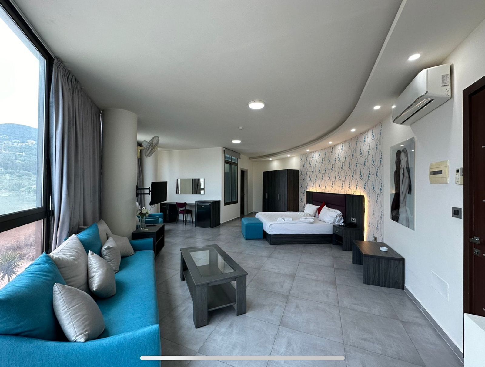 Phòng Suite Executive, 1 phòng ngủ, bếp nhỏ, quang cảnh núi | Minibar, két bảo mật tại phòng, bàn, giường gấp/giường phụ (phụ phí) 