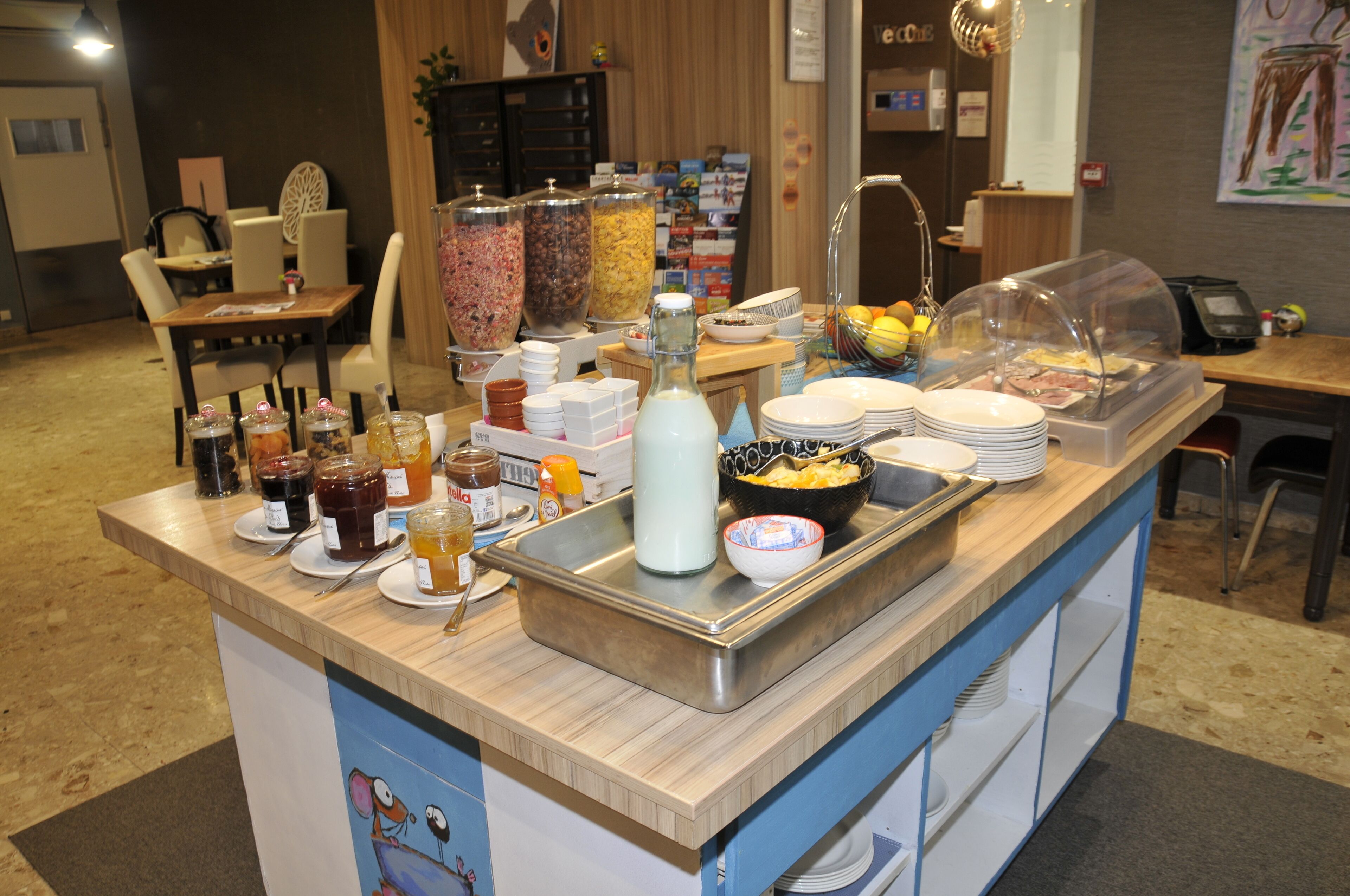 Daily buffet breakfast (EUR 9 per person)