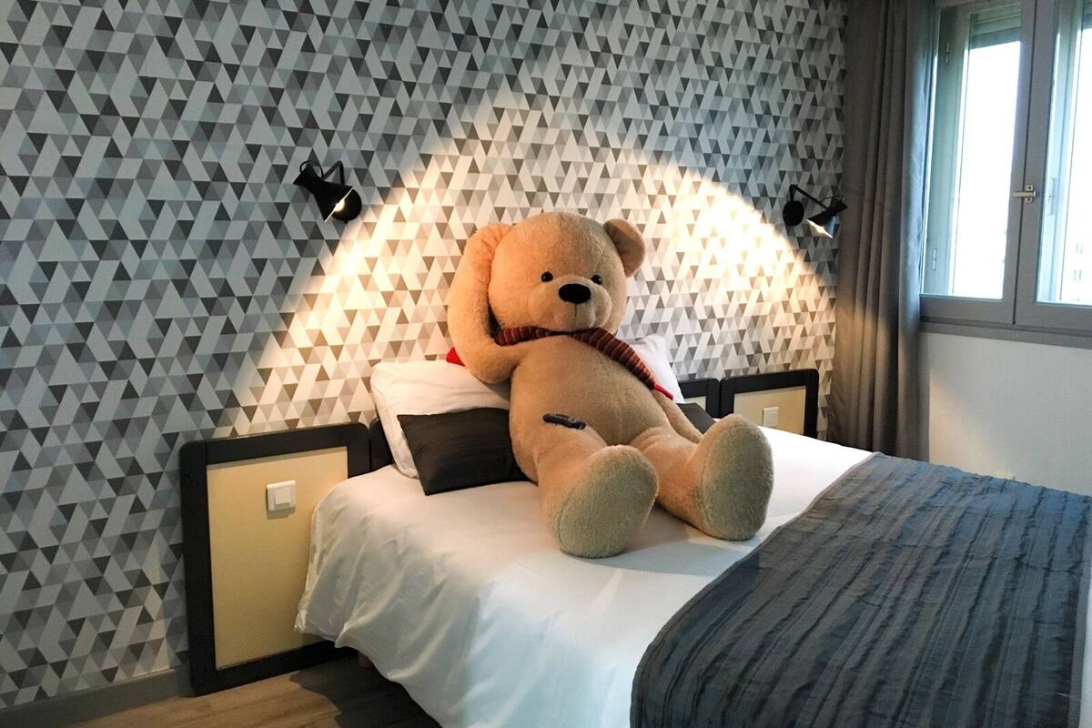 standard room | premium bedding, select comfort beds, desk, soundproofing