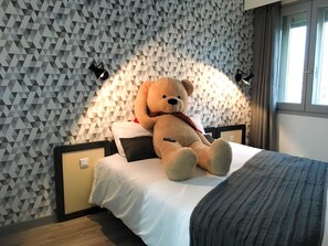 Kamar Standar | Seprai premium, tempat tidur Select Comfort, meja kerja, dan kedap suara