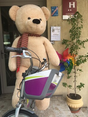 Property entrance - Hotel Nestor (Bourg-les-Valence)