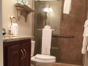 Bathroom - Smithfield Inn (Smithfield)