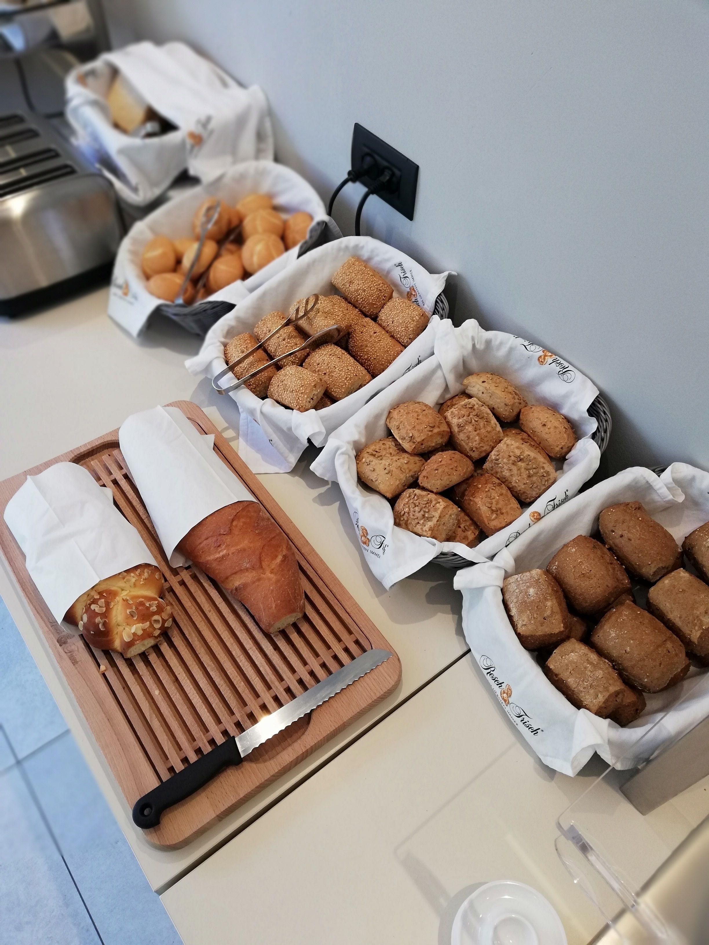 free buffet breakfast