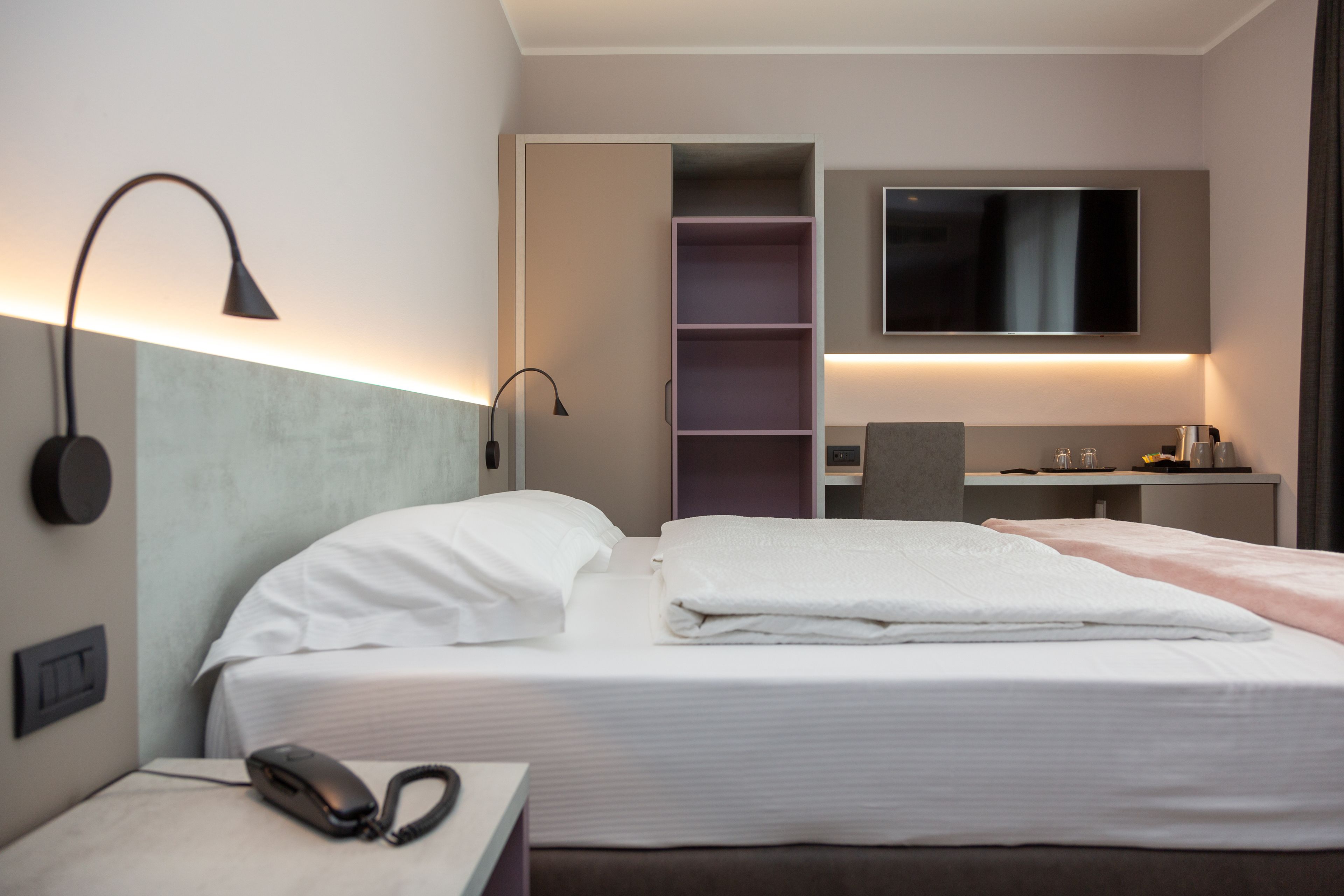 comfort double room, balcony | minibar, in-room safe, individually furnished, desk