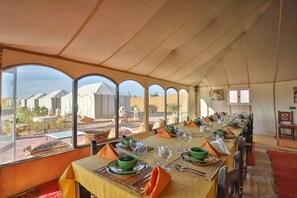 Se sirven desayunos, almuerzos y cenas