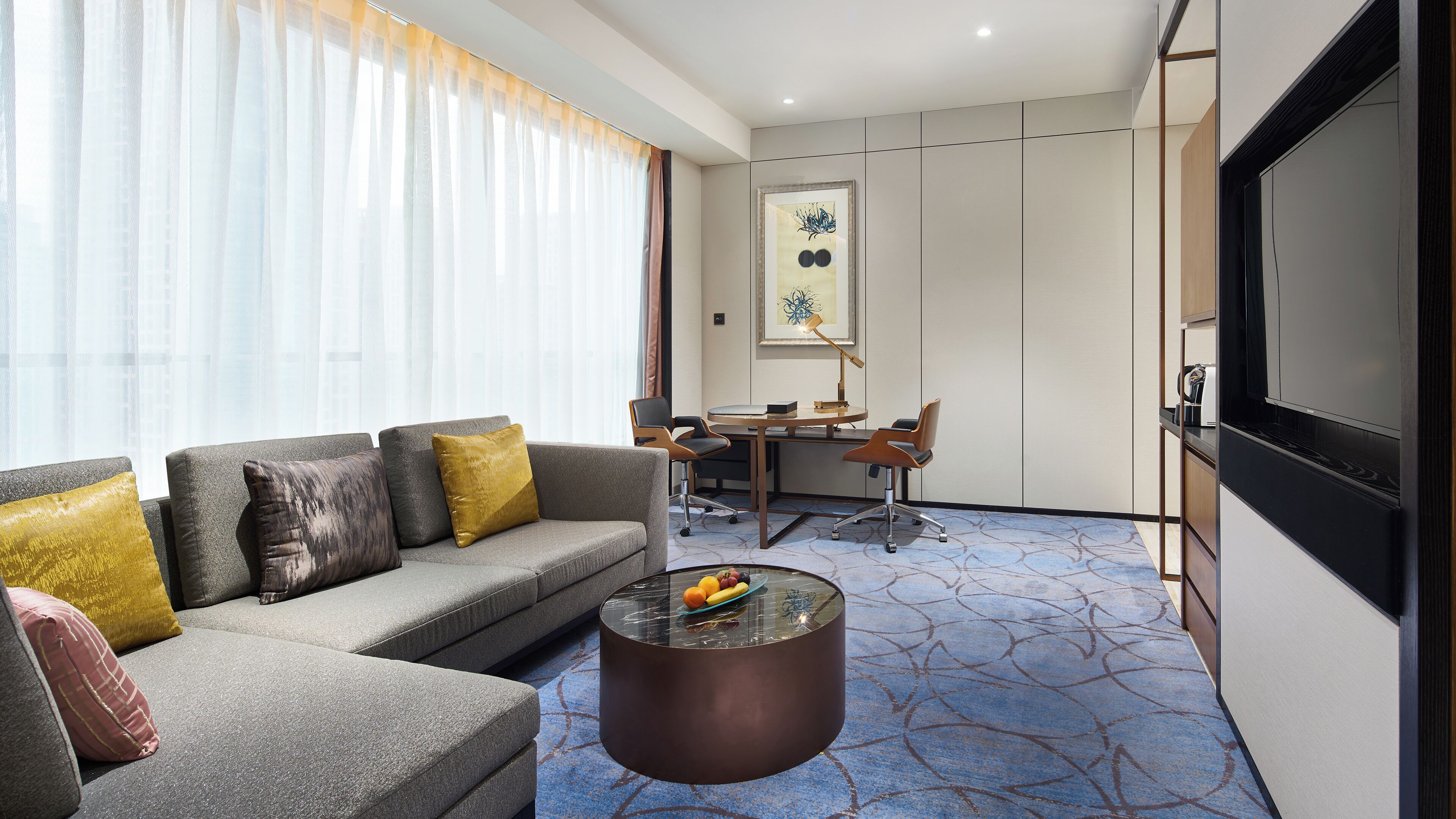 Phòng Suite, 1 phòng ngủ, quyền sử dụng Club Lounge, quang cảnh hồ | Bộ đồ giường cao cấp, két bảo mật tại phòng, bàn, phòng cách âm 
