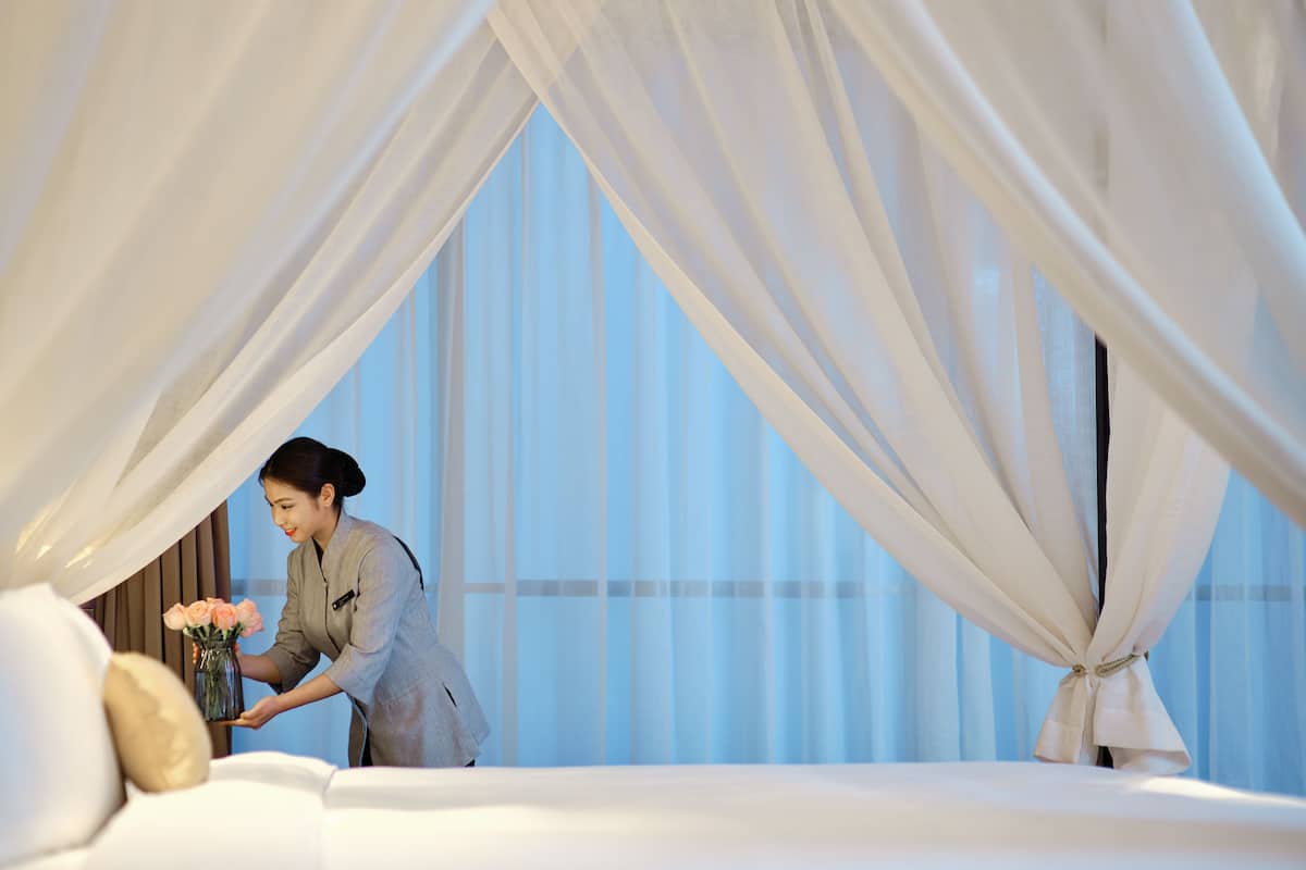Suite, 1 Bedroom, Club Lounge Access, Lake View | 1 bedroom, premium bedding, in-room safe, desk