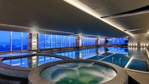 Indoor pool, a lap pool, sun loungers - InterContinental Hefei by IHG (Hefei)