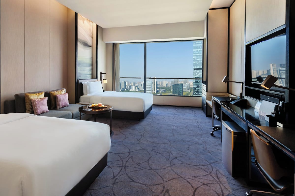 1 bedroom, premium bedding, in-room safe, desk