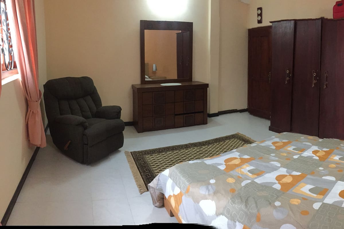 Deluxe-Doppelzimmer, 1 Queen-Bett, Gemeinschaftsbad