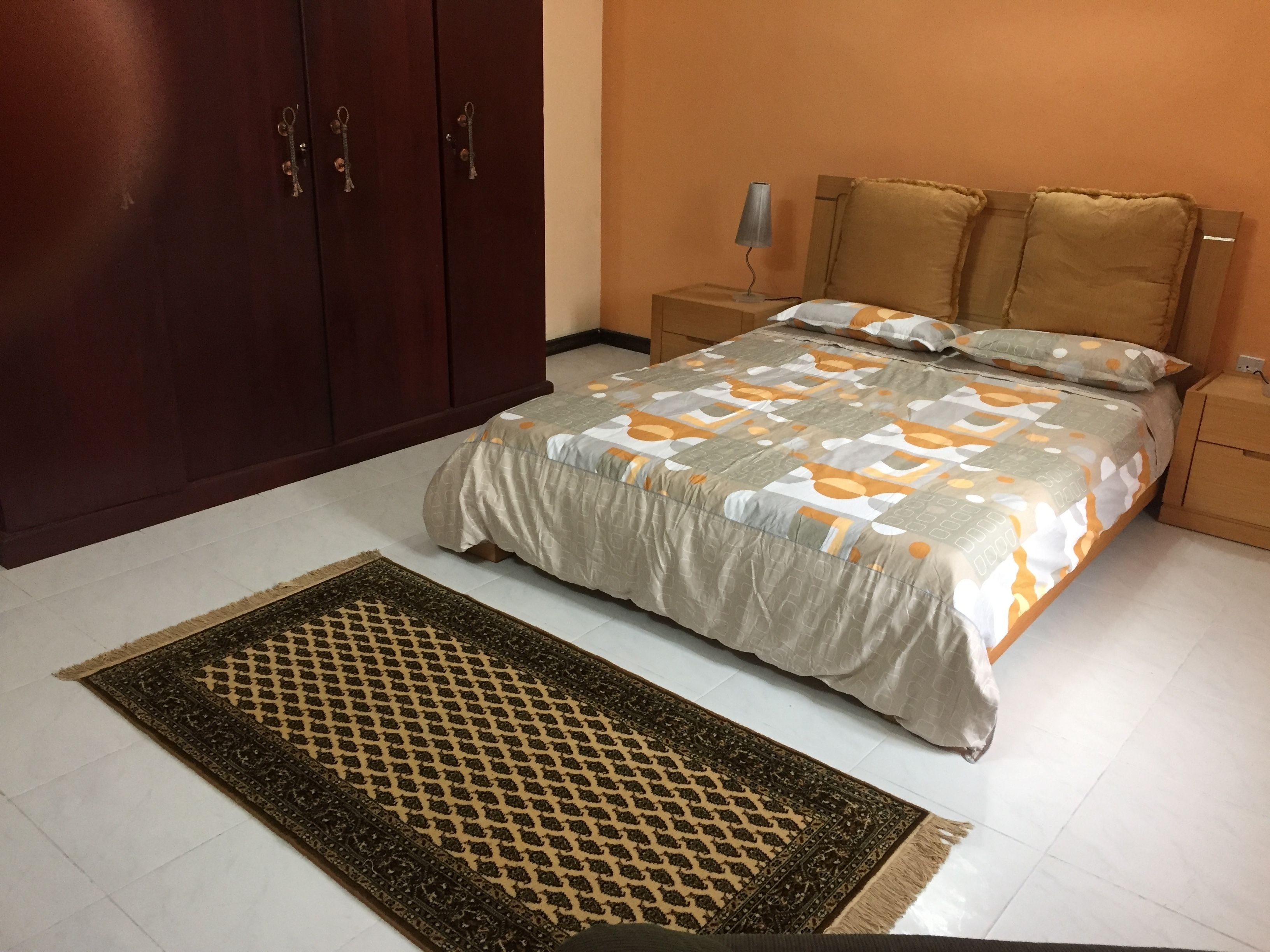 Deluxe tweepersoonskamer, 1 queensize bed, gemeenschappelijke badkamer | Luxe beddengoed, een bureau, gratis wifi