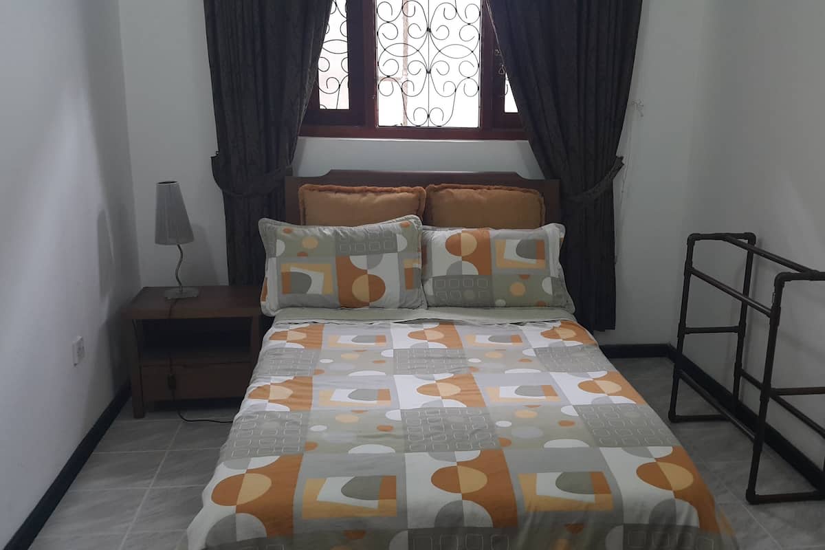 Economy Double Room, 1 Double Bed, Shared Bathroom | Premium bedding, desk, WiFi (free)