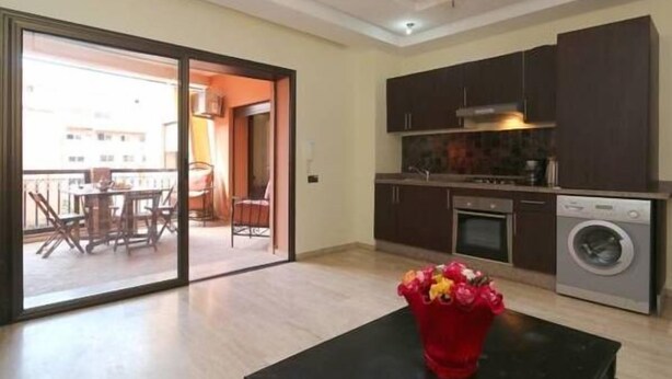 City Penthouse, 1 Bedroom, Accessible | Dapur peribadi | Peti sejuk, kerusi tinggi, alat memasak/pinggan mangkuk/perkakas dapur 