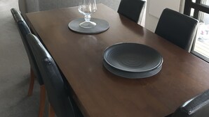 Maison, 3 chambres | Restauration dans la chambre
