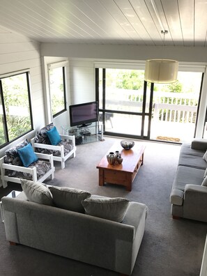 House, 3 Bedrooms | Living area - Oneroa Escape Waiheke (Waiheke Island)