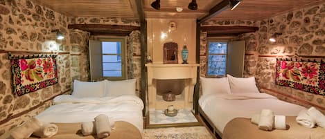 R3 Traditional Quadruple Room | Egyptiske bomuldslagner, premium-sengetøj, individuelt design