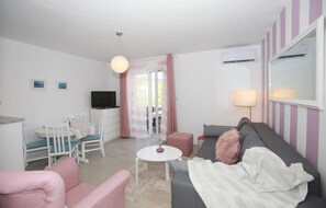 Apartment, 1 Bedroom, Terrace, Garden View | 1 bedroom, premium bedding, in-room safe, soundproofing - Apartments Melin (Malinska-Dubasnica)