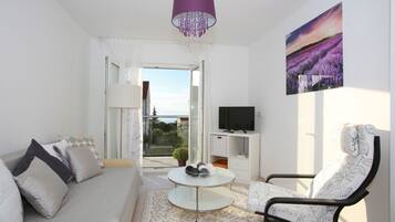 Apartment, 1 Schlafzimmer, Terrasse, Meerblick | Wohnbereich | LCD-Fernseher