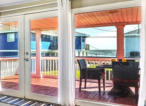 Few Steps from beach, fabulous view from ginormous gated deck!