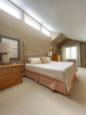 A bedroom with a bed, dresser, mirror, and windows. - Best location in the Valley! Walk to weddings, concerts and mountain activities (Ellicottville)