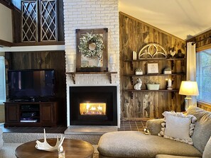 TV, caminetto, Netflix, Hulu