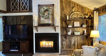 Best location in the Valley! Walk to weddings, concerts and mountain activities