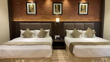 Executive driepersoonskamer, 2 queensize bedden | 1 slaapkamer, luxe beddengoed, bedden met traagschuimmatrassen