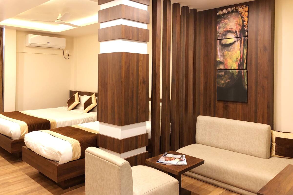Business Double Room, Multiple Beds | 1 bedroom, premium bedding, memory foam beds, minibar