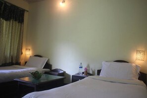 Economy Room | Desk, rollaway beds, free WiFi