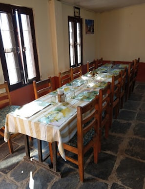 Café da manhã, almoço e jantar