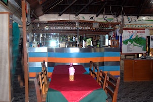 Desayuno (USD 5 por persona)