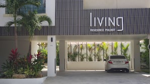 Free self parking - Living Residence Phuket (Wichit)