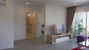 Flat-screen TV - Living Residence Phuket (Wichit)
