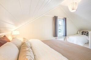 Deluxe House, 4 Bedrooms | 4 bedrooms, premium bedding, iron/ironing board, free WiFi