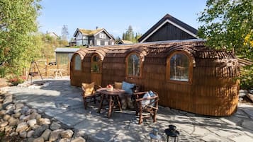Deluxe-Chalet, 1 Queen-Bett, Sauna, Seeblick | Terrasse/Patio