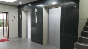 Interior - The Supara (Bangkok)