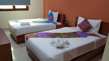 1 chambre, minibar, coffres-forts dans les chambres, bureau