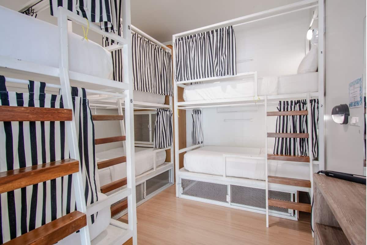 6-Bed Female Superior Dorm (No window) | Wi-fi (inkludert) og sengetøy
