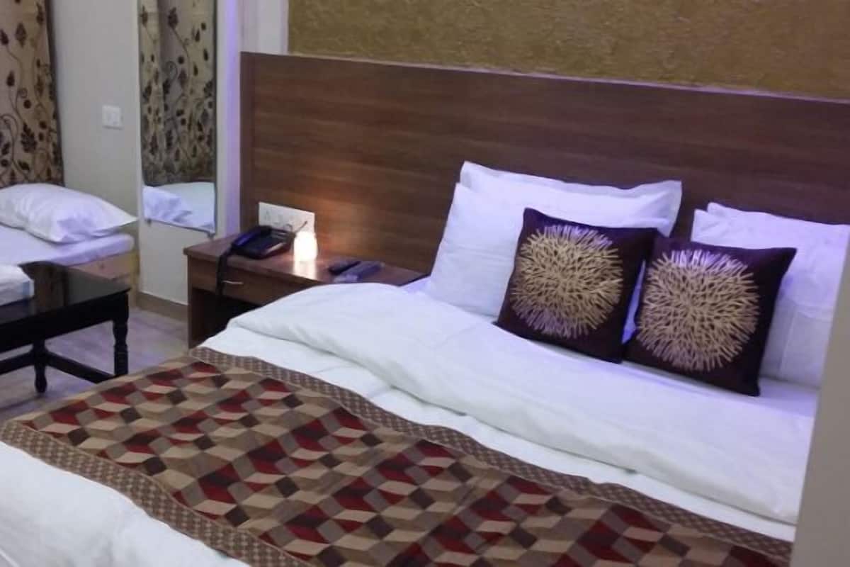 Kamar Premium | Didekorasi berbeda-beda dan dilengkapi dengan perabotan berbeda-beda