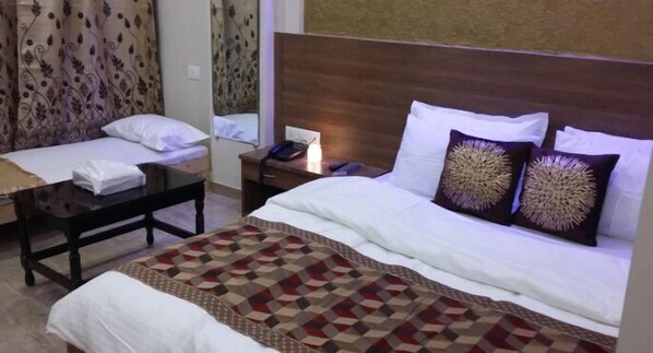 Premium Room | Desk, blackout drapes, rollaway beds (surcharge), individually decorated - Hotel Al Saudia (Mumbai)